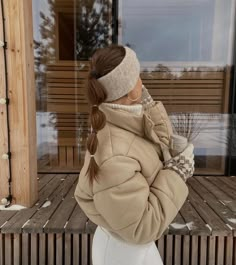 Christmas Market Outfits For Women, Snow Headband, Mode Au Ski, Canada Aesthetic, Apres Ski Outfit, Vinter Mode Outfits, Iceland Trip, Skandinavian Fashion, Snow Trip