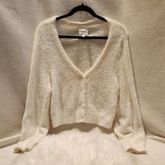 Aerie Cropped Fuzzy Cardigan Sweater In Cream -Size Large -Soooo Soft! -No Tag But Never Worn -No Rips, Holes Or Stains -Smoke Free Home Aerie Aesthetic, Vanilla Aesthetic, Cropped Sweaters, Aesthetic Sweaters, Fuzzy Cardigan, Cropped Sweater, Cardigan Sweater, Sweater Cardigan, Sweaters & Cardigans