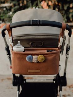 Kinderwagen-Organizer beauty nap in Rostbraun von mara mea ist ein absoluter Hingucker an deinem Kinderwagen. Trolley Organizer, Quinny Stroller, Triple Stroller, Quad Stroller, Jeep Stroller, Yoyo Stroller, Uppababy Stroller, Jogger Stroller, Pet Strollers