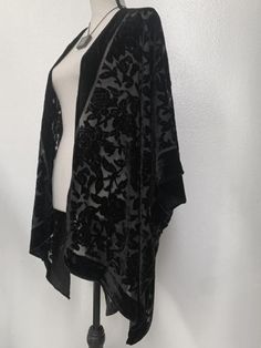 Goth Witch Outfits, Modern Goth Outfits, Gothic Summer Outfits, Gothic Cardigan, Goth Hippie, Witchy Goth, Boho Goth, Cardigan Dress, Velvet Shawl