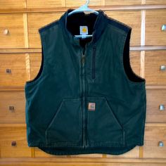 Extremely Rare Carhartt Two Tone Vest In Mossy Green And Black! Collar Up Or Collar Down, This Vtg Carhartt Men’s Mock Neck Sherpa Lined Vest Is Awesomely Faded And Broken In! This Looker Is Perfect For Workwear, Streetwear, Leisure Or Any And All Of Your Adventures! Two Interior And 3 Exterior Pockets To Keep Your Stuff Very Close! This Vest Was Meant For Hard Word And Dedicated Play! Lined In Warm, Snugly Sherpa, This Vest Is Great For Layering. Euc Steam Sanitized For Your Peace Of Mind. Carhartt Vest, Carhartt Men, Workwear Streetwear, Hard Words, Carhartt Jackets, Mossy Green, Men Carhartt, Carhartt Mens, Sherpa Lined