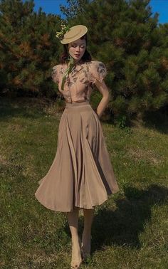 Vintage European Aesthetic Fashion, Cute 1950s Outfits, Early 40s Fashion, 1940s Glamour Dresses, 50s Inspired Outfits Vintage, Classy 1950s Fashion, 1950 Aesthetic Fashion, Yea Party Outfit Ideas, 1950 Outfit Ideas