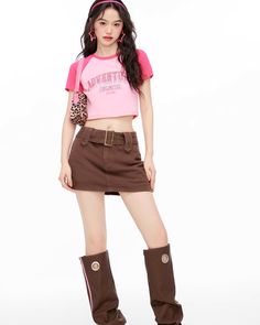 A raglan sleeve T-shirt with a bi-color design that makes it stand out.

The short length makes your waist look higher, which enhances your style.

It's also cute to wear it with a miniskirt for a ladylike look.
◾️Model
Height/Weight：170cm(66.9in)/45kg(99.2lb)
Fitting Size：M

◾️Material
cotton 92.3%
spandex 7.7%





Cm
(inches)

Length
Chest
Waist
Sleeve Length


S
38.5(15.1)
74(29.1)
66(25.9)
22.2(8.7)


M
39.5(15.5)
78(30.7)
70(27.5)
23(9.0)


L
40.5(15.9)
82(32.2)
74(29.1)
23.8(9.37) Strike A Pose, Height And Weight, Raglan Sleeve, Color Design, White And Black, Mini Skirts, Sleeve Length, Fashion Outfits, Pink