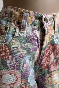 "FREE DOMESTIC SHIPPING! <3 ♥ Lovely vintage 1980s floral print jean shorts! ♥ Metal zipper and button fly. Board short length, great for folding up or wearing straight! ♥ Pretty flower garden print in pastel shades of pinks, greens, purples, yellows and white! ♥ In great condition! Zena tag. * measurements * Waist - 26\" Hips - 40\" Inseam- 7.5\" Rise in the back - 15\" Length - 19\" Fits like a small. ** I do ship worldwide! For more vintage cuteness, check out my store: → http://zwzzy.etsy Pretty Flower Garden, Pastel Flower Garden, Flower Jeans, 80s Floral, Vintage Dresses 1960s, Shorts Style, Pastel Outfit, Ribbed Knit Dress, Printed Jeans