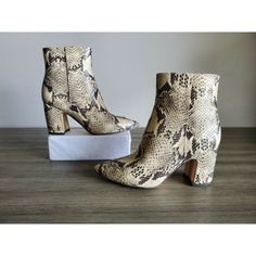 New With Box Sam Edelman Boots Gender: Women's Model: Hilty G0502l8903 Color: Gray Snake Print Size: 7.5m Upper Material: Leather Balance Material: Synthetic Heel Type: Block Heel Height: 3.25" Features: Zip Msrp: $198.00 *Measurements Are Approximate, Please See The Last Photo For All Taken. Inventory# W8g We Ship Within 1 Business Day Guaranteed Monday - Friday On All Confirmed Orders. Fall Moto Boots With Almond Toe And Medium Width, Almond Toe Moto Boots With Reinforced Heel, Fall Moto Boots With Almond Toe, Moto Boots With Reinforced Heel And Almond Toe, Fall Moto Boots With Almond Toe In Medium Width, Beige Ankle Moto Boots For Fall, Beige Ankle Boots With Reinforced Heel, Cream Round Toe Heeled Boots For Fall, Ankle Boots With Heel Tab