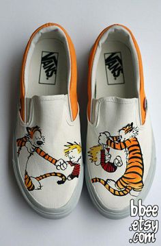 #Awwwh Calvin and Hobbs! Custom Painted Vans, Custom Made Shoes, Shoes Converse, Hand Painted Shoes, Calvin And Hobbes, Shoe Art