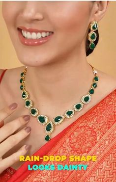 Elegant Green Rhinestone Necklace For Wedding, Kundan Necklace For Marriage, Green Necklace For Marriage And Festive Occasions, Kundan Jewelry, Gold Wedding Jewelry, Bollywood Style, Indian Bollywood, Kundan Jewellery, Wedding Collection