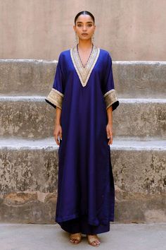 Buy Jayanti Reddy Soft Purple CHINESE SILK zardosi Kaftans Chinese Women Outfit, Indian Kaftan Dress, Latest Salwar Suit Designs 2024, Phiran Designs, Silk Dresses Indian, Pakistani Kaftan, Simple Indian Outfits, Kaftan Dress Modern, Kaftan Suit