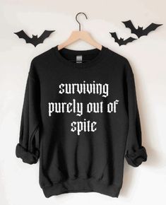 Witch Horror, Shirts Diy, Cute Shirt Designs, Peinados Fáciles Para Cabello Corto, Diy Clothing, Grunge Style, Diy Shirt, Grunge Fashion, Cute Shirts