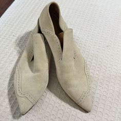 Euc Dries Van Noten Slip-On Loafers Made In Italy Color In Cream Stunning, Easy To Dress These Up Or Down Woman's Size 39 Suede Classy Classy Slight Mark Ontge Top Of Shoe As Pictured Beige Suede Pointed Toe Loafers, Suede Loafers With Brogue Detailing And Pointed Toe, Pointed Toe Loafers With Brogue Detailing For Galas, Beige Pointed Toe Loafers Medium Width, Beige Loafers With Medium Width And Pointed Toe, Dries Van Noten Shoes, Suede Loafers, Dries Van Noten, Flat Shoes Women