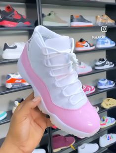 Sneakers For Summer 2023, Cute Shoes Black Women, Cute Pink Jordans, Shoes To Buy In 2023, Birthday Shoes Ideas, Jordans To Get, Shoes To Get For Your Birthday, Pink Thunder Jordan 4, Cute Jordans For Women Baddie