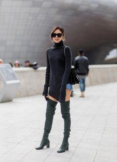 Irene Kim street style at day 5 of HERA Seoul Fashion Week Korean Fashion Chic, Ribbed Turtleneck Sweater, Korean Fashion Casual, Japanese Street Fashion, Street Style Chic, Fall Street Style