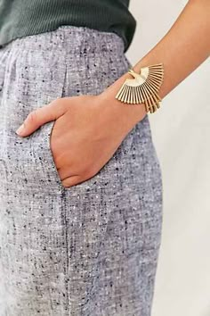 Mode Inspiration, Jewelry Inspo, Bracelet Designs, Bling Bling, Jewelry Inspiration, Beautiful Jewelry, Piercings, Gold Bracelet, Jewelry Accessories