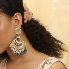 Description A vintage heirloom, our Sarika silver chandbali is inspired from timeless Indian jewelry featuring the iconic Indian crescent motif. This earring is infused with hundreds of polki crystals that add a brilliant sparkle to the design. This chaandbali is part of Shruti Haasan edit, designed by the Creative Director at Paksha. A great look for both weddings and special occasions. Product Information Metal: 925 Silver with 1.0 microns Gold Plating Length: 11 cm Stones: Semi precious pearl Shruti Haasan, Silver Jewelry Earrings, Indian Jewelry, Gold Plating, Creative Director, Crescent, Semi Precious, Silver Earrings, Crochet Earrings