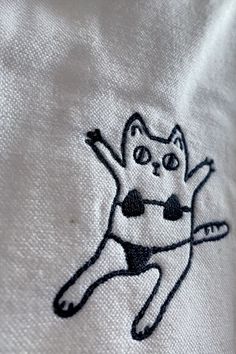 Original embroidery design - funny cat in swimming suite Bookbag Embroidery, Dibujos Bordados Ideas, Cute Embroidery Designs Simple, Animal Embroidery Simple, Embroidery On Backpack, Embroidery Easy Ideas, Cat Embroidery Simple, Embroidery Doodles, Embroidered Tshirts