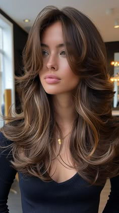 Medium Length Hair With Layers Color Ideas, Blowout Hair With Curtain Bangs, Victoria’s Secret Blowout, Haïr Style Middle Hair, Bouncy Layered Haircut, Curved Bangs Long Hair, Chic Haircut Medium, Hairstyle For Photoshoot Ideas, Hairstyles Trend 2024 Women