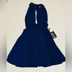 Vestido Corto Para Mujer, Talla Xs, Color Azul Navy, Estilo Es Abierto En La Parte De Enfrente Y Atrs, Tiene Unas Tiras En Ambos Lados Para Ajustarlo, Tiene Zipper, En La Parte De Adentro Tiene Forro. Es Nuevo Con Etiqueta. Elegant Blue Mini Dress With Tie Back, Blue Tie-back Mini Dress For Party, Elegant Blue Tie Back Mini Dress, Blue Mini Dress With Tie Back For Party, Elegant Blue Tie-back Mini Dress, Fitted Blue Mini Dress With Tie Back, Blue Fitted Mini Dress With Tie Back, Blue Halter Neck Mini Dress For Formal Occasions, Formal Blue Halter Neck Mini Dress