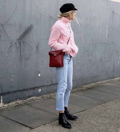 Pink Spring Outfits, Pink Sweater Outfit, Fashion Me Now, Jumper Outfit, Pink Jumper, Pink Jeans, Spring Trends