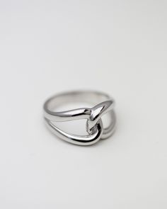 Sterling Silver Infinity Tie link Ring Perfect as a stacking ring or by itself. ■ OUR POLICIES https://www.etsy.com/shop/EandEProject/policy?ref=shopinfo_policies_leftnav ■ VISIT OUR ETSY SHOP www.eandeproject.etsy.com ■ MESSAGE US for any questions and large quantities ■ WILL YOU #TAG US? * Instagram: http://instagram.com/eandeproject (@eandeproject) * Facebook: https://www.facebook.com/eandeproject Classic Silver Link Rings, Silver Infinity Ring Jewelry, Silver Infinity Jewelry With Ring Detail, Modern Silver Promise Chain Ring, Modern Silver Chain Ring For Anniversary, Silver Infinity Ring With Polished Finish, Silver Infinity Ring For Everyday, Everyday Silver Infinity Ring, Empty Rings