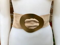 Beige suede belt. Large matte metallic buckle in gold color metal. The belt is 111 cm - 44 in long and 7 cm, 2 3/4 in wide Our genuine leather and soft suede obi belts  in different colors: https://www.etsy.com/es/shop/goodtimesbarcelona?section_id=10691564 Please contact us with any questions. Thank you vor visiting our shop Chic Gold Belt For Summer, Adjustable Gold Belt Buckles, Gold Adjustable Belt For Summer, Adjustable Gold Belt For Summer, Beige Boho Dress, Beige Boho, Obi Belt, Suede Belt, Dress Belt