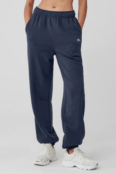 Accolade Sweatpant - Navy | Alo Yoga Accolade Sweatpant, 2024 Wishlist, Grey Sweatpants, Street Look, Back Women, Navy Shirt, Alo Yoga, Navy Women, Dream Clothes