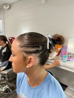 Braided Hair Ideas Easy, Meet Day Hairstyles Gymnastics, Updo Hairstyles Athletic, Hairstyles For Karate, Hair Inspo For Volleyball, Gymnastics Braided Hairstyles, Braided Hairstyles For Sports Basketball, Athletic Hair Styles For Short Hair, Short Game Day Hairstyles