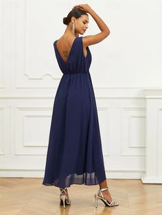 Damskie Sukienka A line Sukienka maxi Szyfon Z marszczeniami Warstwowane Gość weselny Spotkanie towarzyskie Elegancja W serek Bez rękawów Granatowy Kolor 2024 - $39.99 Blue Maxi Length V-neck Dress For Party, Blue A-line Cocktail Maxi Dress, Blue Chiffon Midi Dress With V-neck, Elegant Navy V-neck Maxi Dress, Blue V-neck Maxi Dress With Ruffle Hem, Plain Dress, Navy Blue Color, Navy Blue Dresses, Asymmetric Hem