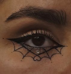 Skeleton Eyeliner Makeup, Cute Black Eyeliner Looks, Simple Spider Makeup Halloween, Halloween Makeup Looks With Rhinestones, Halloween Ghost Eyeliner, G59 Makeup Looks, Vampire Eyeliner Looks, Black Fairy Makeup Halloween, Eyeliner Looks For Halloween