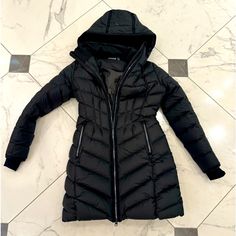 Like New. Excellent Condition. Black. Black Fur Lined Detachable Hood And Cinchable Waist. Smoke Free Home. Sz Small Sporty Black Parka With Double-lined Hood, Black Outdoor Puffer Jacket With Double-lined Hood, Nylon Puffer Jacket With Double-lined Hood, Luxury Nylon Puffer Jacket With Double-lined Hood, Long-sleeve Nylon Puffer Jacket With Double-lined Hood, Detachable Hood, Puffer Coat, Like New, Puffer