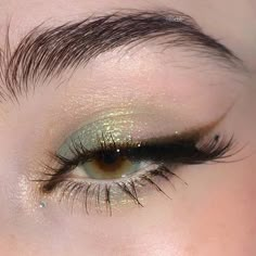 Membentuk Alis, Maquillage On Fleek, Mekap Mata, Swag Makeup, Smink Inspiration, Eye Makeup Pictures, Ethereal Makeup, Green Makeup, Pinterest Makeup