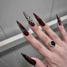 Trad Goth Nails, Gothic Halloween Nails, Vampire Nails Aesthetic, Goth Gel Nails, Gothic Stiletto Nails, Red Gothic Nails, Goth Stiletto Nails, Black Goth Nails, Vampire Nails Gothic