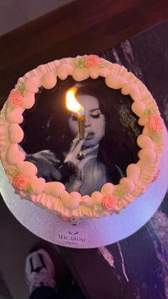 Lana Del Rey Aesthetic Birthday Cake, Lana Del Ray Cake Aesthetic, Lana Del Rey Flipping Off, Birthday Cake Ideas Lana Del Rey, Lana Del Cake, Lana Del Ray Cake Ideas, Lana Del Rey Aesthetic Birthday, Lana Del Rey Pasta, Lana Cake Ideas