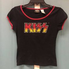 Super cool tee Has a bleach stain Otherwise nice shirt Kiss Band Shirt, Kiss Rock Band, Dr Wardrobe, Draw Hair, Diamond Wallpaper, Kiss Band, Band Shirt, Crop T Shirt, Rock T Shirts