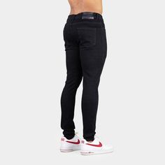 ✓ Versatile Men's Skinny Fit - A perfectly fitted look from waist to ankle with no saggy areas on slim guys, with stretch to accommodate men with larger muscular thighs, glutes and calf muscles. ✓ Ultra-Stretch Denim - Luxurious denim elastane blend to give a flexible waist and leg fit, plus full freedom to move with comfort qualities more like activewear. ✓ Stylish Jeans - Understated design, with a satisfying real denim weight, for a classy modern look in classic Jet Black. ❌ Not for guys who