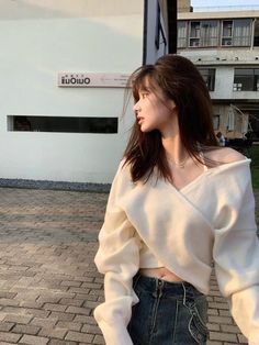 Get ready for a romantic autumn with ViaPitti’s Grey & White Off-shoulder Knitted Wool Sweater 🍂✨ This cozy yet stylish piece is perfect for the season! Romantic Autumn, Autumn School Outfit, White Off Shoulder, Fall Essentials, Sweater Material, A Romantic, Ulzzang Girl, Knitted Sweater, Wool Sweater