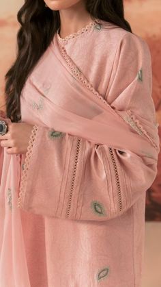 Bell Bottom Sleeves, Simple Dress Casual, Dress Designing, Trendy Shirt Designs, Stylish Short Dresses, Kurta Neck Design, Beautiful Pakistani Dresses, Modest Dresses Casual