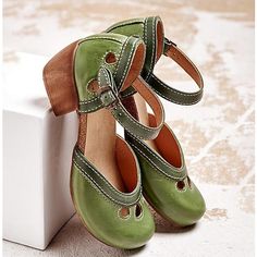 Category:Heels,Pumps; Upper Materials:Faux Leather; Heel Type:Chunky Heel,Block Heel; Gender:Women's; Toe Shape:Round Toe; Style:Vintage,Casual,Elegant,Minimalism; Heel Height(inch):<1; Outsole Materials:Rubber; Occasion:Daily,Outdoor,Travel; Closure Type:Buckle; Listing Date:12/01/2023; 2024 Trends:Plus Size,Soft Shoes; Foot Length:null; Foot Width:null Zapatos Mary Jane, Clog Heels, Low Heel Sandals, Block Heel Sandals, Mary Jane Pumps, Strap Pumps, Leather Shoes Woman, Mode Vintage, Casual Sandals