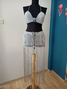 You shine silver stunning crochet set on the beach. Suitable for small and medium size. Material is polyster yarn. Instagram: chaku_craft Crochet Skirt Set, Macrame Clothes, Crochet Macrame, Resort Dress, Recycled Dress, Beach Crochet, Craft Crochet, Macrame Dress, Handmade Skirts