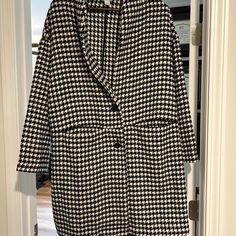 Old Navy Womens Xl Black/White Jacket Never Worn. No Tears Or Stains Smoke Free Home Runs A Little Large 36” Long Trendy Houndstooth Outerwear For Spring, Chic Houndstooth Outerwear For Spring, White Collared Outerwear For Day Out, Chic Houndstooth Long Sleeve Outerwear, White Houndstooth Outerwear For Spring, White Oversized Outerwear With Lapel Collar, Casual Houndstooth Outerwear With Lapel Collar, Casual Outerwear With Houndstooth Pattern And Lapel Collar, White Oversized Outerwear For Work