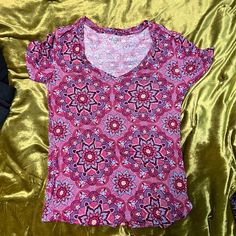 Mudd Brand Paisley Print Short Sleeve Top. Super Soft And Never Worn. Size Is Xs But I Would Say It Could Fit Up To A True Medium. Floral Print Patterned Tops For Loungewear, Floral Print V-neck Top For Loungewear, Casual V-neck Tops With Vibrant Print, Bohemian Floral Print Tops For Loungewear, Patterned Vibrant Print V-neck Top, Patterned V-neck Top With Vibrant Print, Patterned V-neck Tops With Vibrant Print, Printed V-neck Tops For Loungewear, Trendy Patterned Tops With Paisley Print