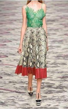 This pleated midi skirt is expertly crafted from tonal-gray and red snake-effect leather with a silk-crepe lining.Multicolored leatherConcealed hook and zip fastening at side100% leather (Lamb); Lining: 100% silkSpecialist cleanMade in Italy Gucci Ring, Gucci Skirt, Multicolor Skirt, Catwalk Fashion, Printed Midi Skirt, Alessandro Michele, Skirts Online, Pleated Midi Skirt, Silk Crepe