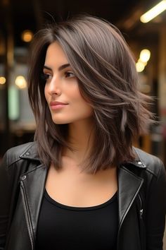 Low maintenance medium length haircuts Square Face Hairstyles, Shoulder Length Hair Cuts, Trendy Hair, Trending Haircuts, Bob Haircuts, Medium Hair Cuts