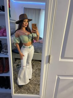 Simple Rodeo Outfits For Women, Casual Country Outfits, Cowgirl Style Outfits, Teenage Outfits, Country Style Outfits