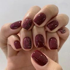 Get ready for the cozy vibes of early fall with these gorgeous nail designs! 🍂🍁 From warm neutrals to bold pops of color, these nails will have you feeling all the autumn feels. #EarlyFallNails #CozyVibes #AutumnFeels #NailInspo #FallMani #NailGoals #SeasonalNails #NailArt #FallColors #PumpkinSpiceEverything Maroon Nail, Short Fake Nails, Fall Nail Art, Pedicure Nail Art, Nailed It, Square Nails