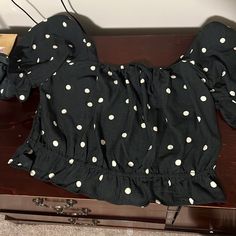 Item Has Never Been Worn Casual Black Blouse For Spring, Spring Polka Dot Cotton Tops, Casual Spring Tops By H&m, H&m Casual Black Blouse, H&m Black Casual Blouse, Trendy Polka Dot Cotton Tops, Black Casual Blouse From H&m, Casual Black Blouse By H&m, H&m Black Short Sleeve Tops