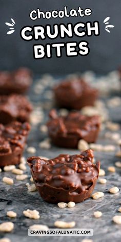 Round chocolate crunch bites on a grey marble counter with rice krispies cereal scattered around it. Crunch Candy Bar, Crunch Chocolate, Snack Chocolate, Chocolate Candy Recipes, Best Chocolate Desserts, Easy Christmas Treats, Krispy Treats, Cereal Treats, Chocolate Crunch