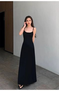 This elegant long dress features a figure-enhancing design that creates a slimming silhouette. The spaghetti straps add a delicate touch to this sophisticated piece. Perfect for those seeking to combine style and comfort this summer season. Ideal for any occasion, from casual outings to more formal events. Details Composition: 95% Cotton, 5% Spandex Design: Plain Style: Casual Thickness: Regular Occasion: Leisure Size & Fit Stretch: Some-stretch Fit Type: Shift Our model is 163 cm/5’3‘’ wearing Elegant Cami Maxi Dress For Summer, Elegant Fitted Sling Maxi Dress, Elegant Black Sling Dress, Elegant Cami Suspender Dress With Adjustable Straps, Black Sundress With Spaghetti Straps, Black Maxi Dress With Straight Neckline For Summer, Black Slip Dress With Straight Neckline For Summer, Elegant Sling Suspender Dress, Elegant Evening Cami Suspender Dress