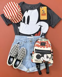 Disneyland Character Outfits, Hot Day Disney Outfit, 80s Disney Outfits, Mickey Outfit, Disney Theme Outfits, Broadway Outfit What To Wear To, Aesthetic Disney Outfits, Trendy Disney Outfits, Disney Outfits Women Summer