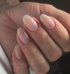 Estos 10 diseños de uñas para primavera son súper sencillos y los puedes hacer en casa, ¡aprovecha este tiempo para consentirte! Natural Wedding Manicure, Natural Sheer Nails, Pretty Natural Nails Aesthetic, Perfect Natural Nails, Sheer French Nails, No Nail Polish Nails, Natural Nails Manicure Design, Bridal Nails Natural, Natural Nail Aesthetic