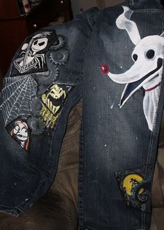 hand painted jeans Nightmare Before Christmas theme Christmas Jeans, Nightmare Before Christmas Theme, Wearable Crafts, Christmas Jacket, Diy Jeans, Clothing Patches, Jeans Diy